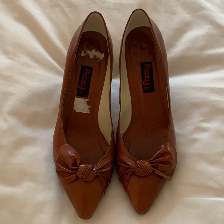 Vintage Proxy Pointed Toe Bow Pumps